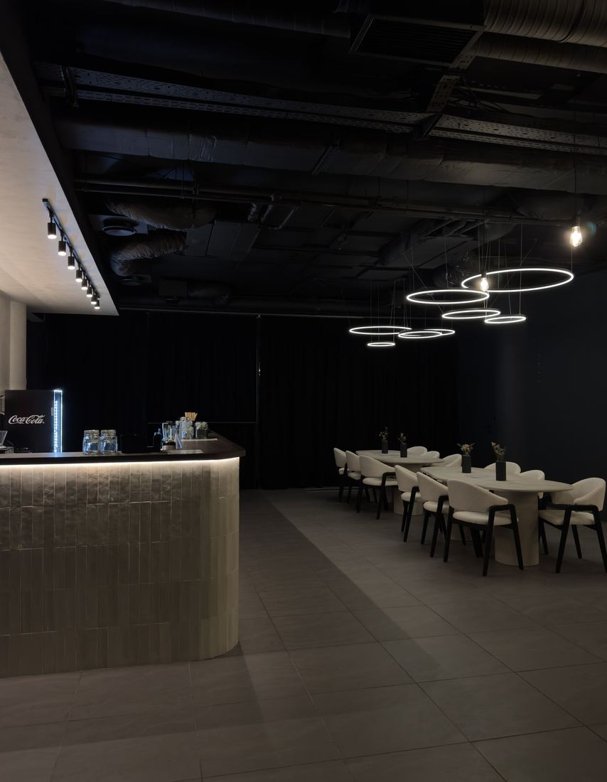 Widok na salę i bar