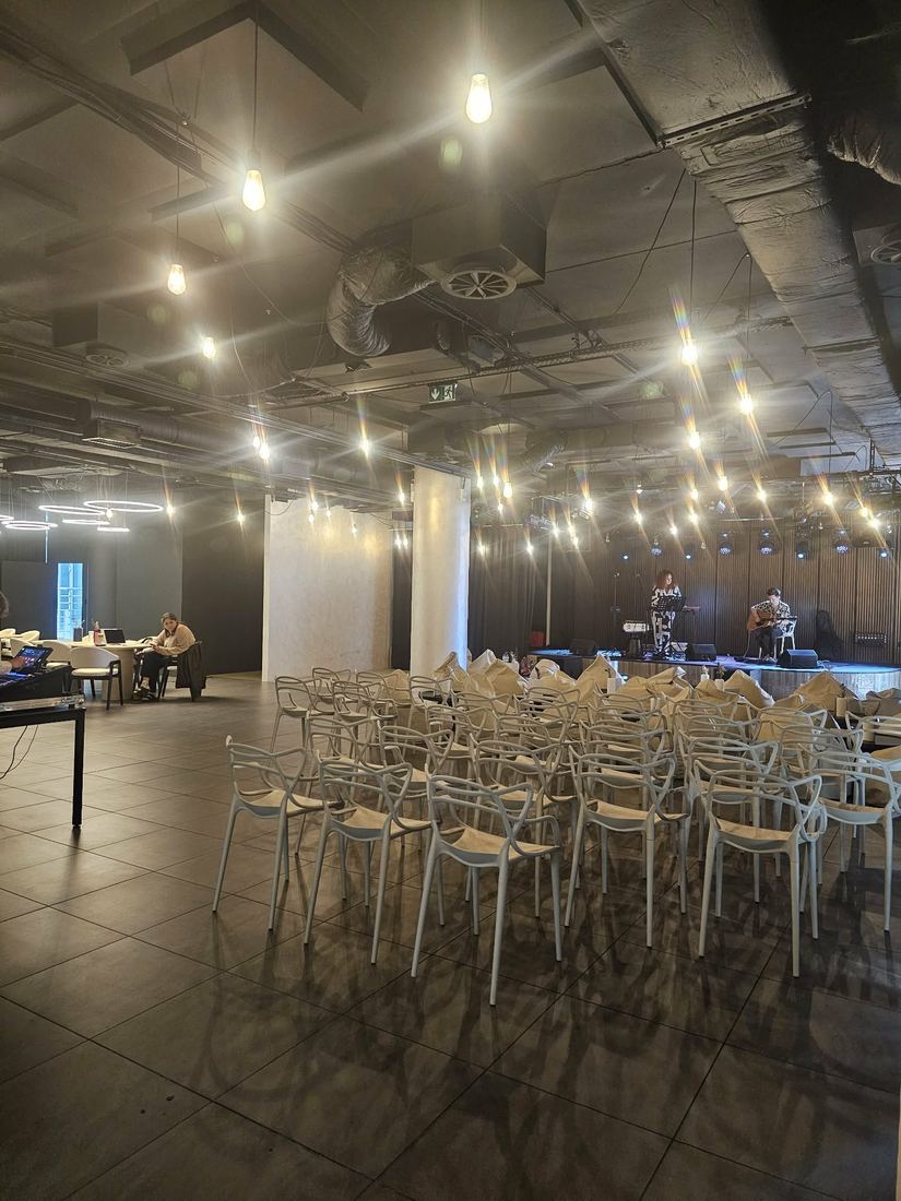 Sala gotowa na wieczór